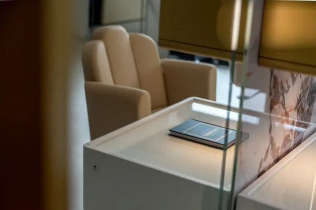 Detaliu de interior Balance Studio Pipera — colț de relaxare cu carte Chanel